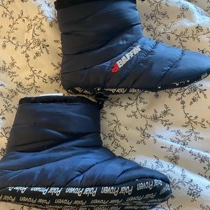 Baffin Cush slippers, unisex size small